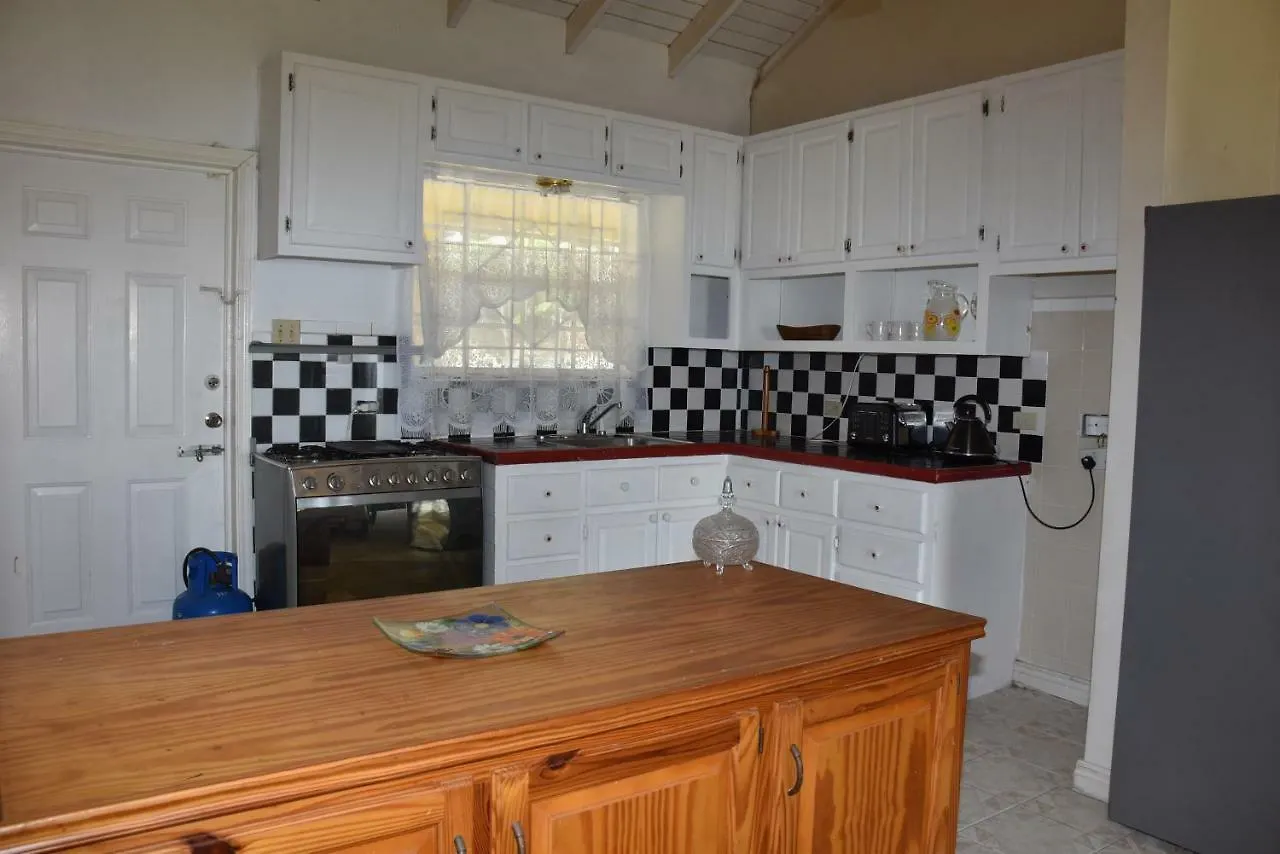 Amarilla Apartments Brighton Village Guest house